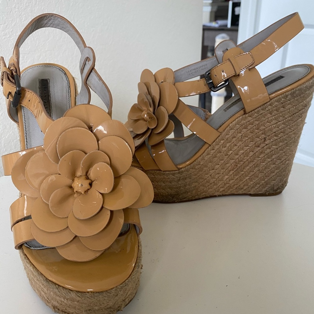 Vera Wang Lavender Wedges 9.5 - Picture 5 of 9